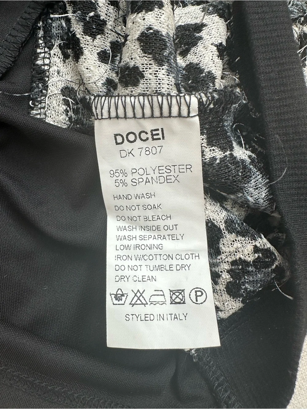 NWT DOCEI Black/White Eyelash Leopard Contrast Pleated Back Blouse Size S/M
